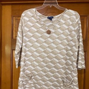 Light Khaki and soft white wave tunic, Size. XXL